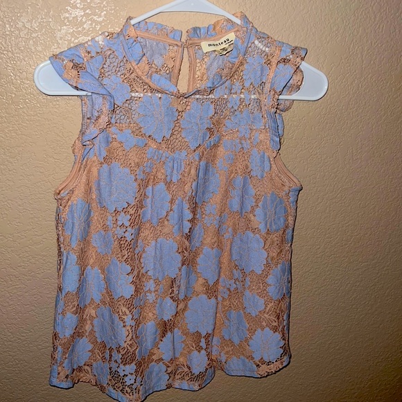 Sleeveless flowy top with lace/flower print NWOT - Picture 1 of 4